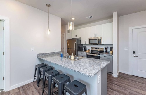 Cincinnati Apartment | Modern Stay Close to Dining & Entertainment