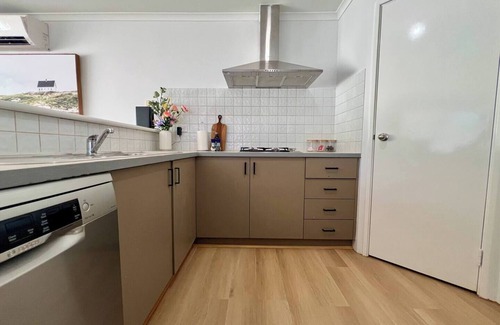 Armadale House | Modern Stay in Armadale