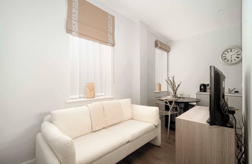Waterloo Apartment | Modern Studio Apartment in Waterloo, Liverpool