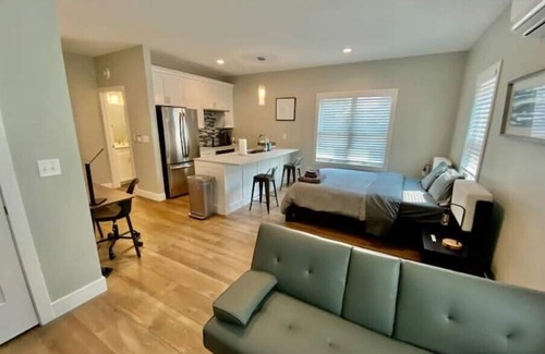 Central West End Apartment | Modern Studio Apartment in Central West end, BJ Hospital