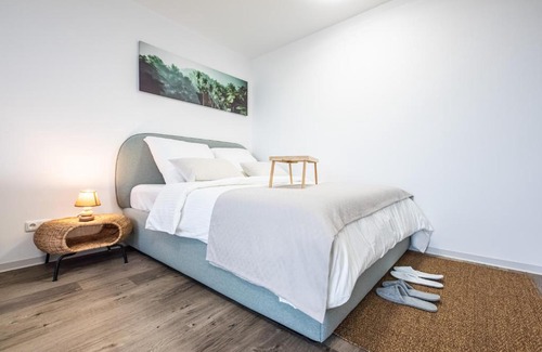 Ostend Apartment | Modern Studio good located Balcony King Bed