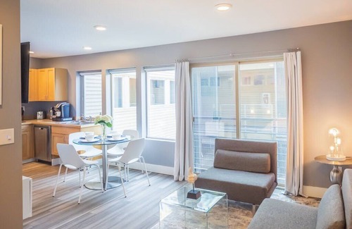 Belltown Apartment | Modern studio in the heart of the city