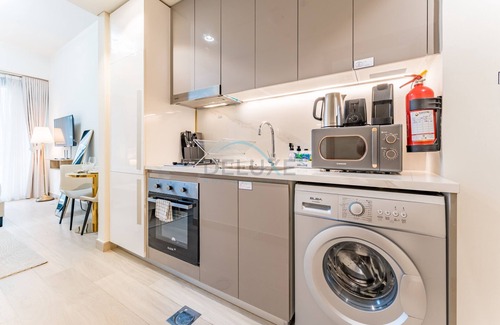 Nad Al Sheba Apartment | Modern Studio Near Downtown Dubai, Few Mins Walk to Hartland Greens Park by Deluxe Holiday Homes