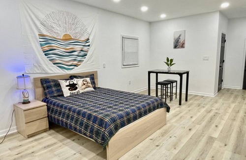 Greensboro House | Modern Studio Near PTI Airport