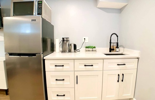 Arlington Apartment | ★Modern Studio-Private Entrance,Washer+Dryer★