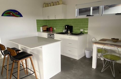 Narrawallee Apartment | Modern Studio right at Narrawallee Beach