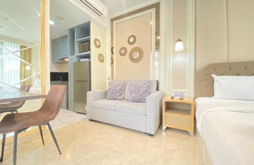 Hegarmanah Apartment | Modern Studio Room with Jacuzzi at Art Deco Apartment By Travelio