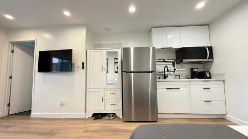 Del Rey Apartment | Modern Studio Stylish &Cozy Right Unit
