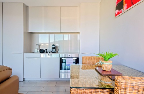 Kingston Apartment | Modern studio with free wifi & parking