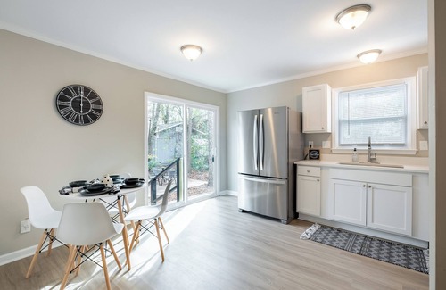 Cotswold House | Modern Stunning Southpark/Cotswold Townhome