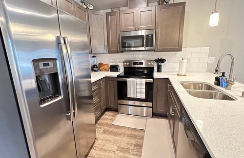 Spokane Valley House | Modern Style, KING bed, Free Wi-Fi, with Garage!