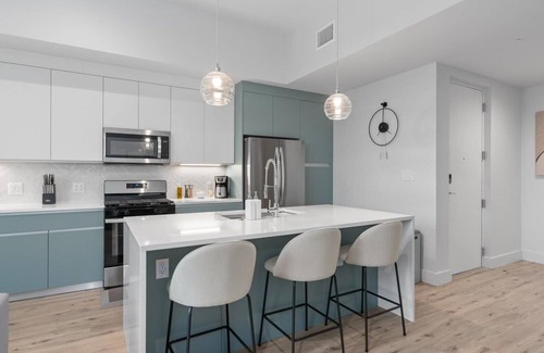 West Congress Apartment | Modern & Stylish 1BR Apartment near SoCo—Sleeps 3