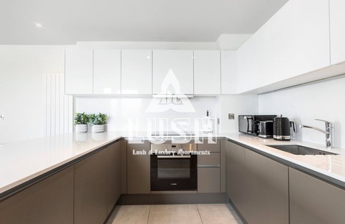 Wembley Park Apartment | Modern, Stylish 2bedroom & 2 Bath PENTHOUSE Apartment next to Wembley Stadium!