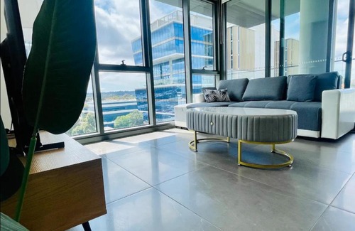 Macquarie Park Apartment | Modern stylish 3 bedroom condo - Parking, Gym, Pool