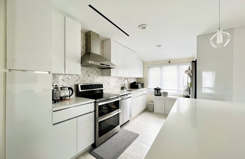 Glen Cove House | Modern Stylish 3b3b Home @Glen Cove