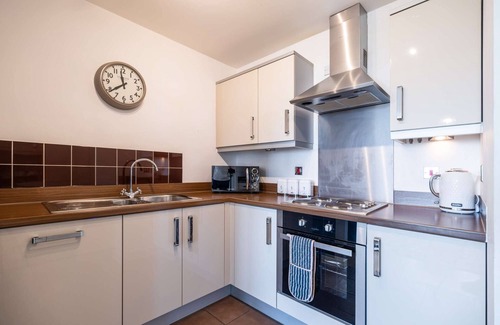 Central Milton Keynes House | Modern, stylish city centre apartment near train station