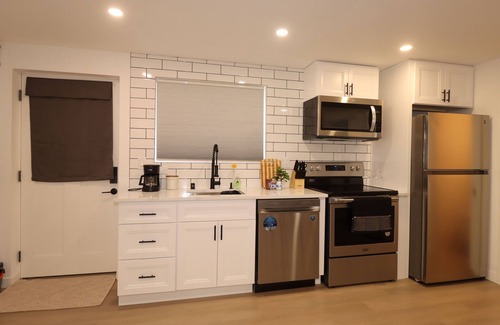 Columbia City Apartment | Modern & stylish studio in Seattle near Downtown, Lumen field, light rail.