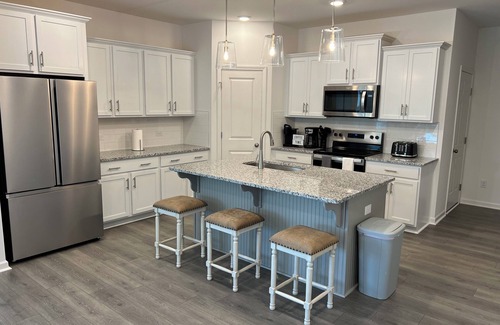 Greensboro House | Modern Stylish Townhome!2024