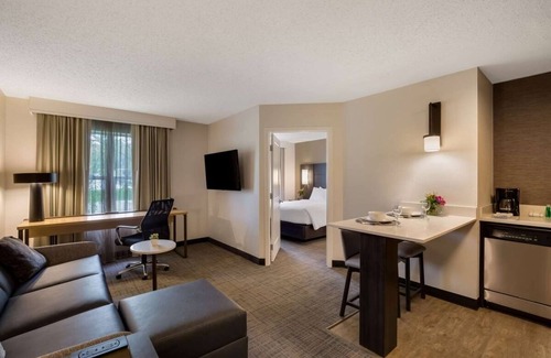 Mount Tabor Apartment | Modern Suite Close to Stickley Museum! Free Breakfast, Pet-friendly, Indoor Pool