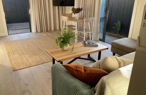 Motueka Apartment | Modern, Sunny, Central