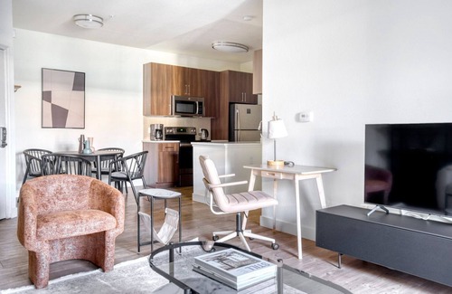 Sunnyvale Apartment | Modern Sunnyvale 1BR w/W/D, Pool & Gym, near Googleplex, by Blueground