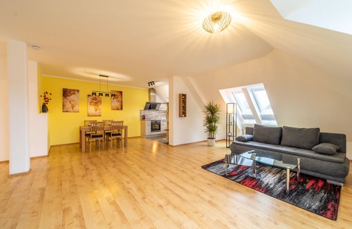 Coburg Apartment | Modern top floor apartment with parking - Netflix