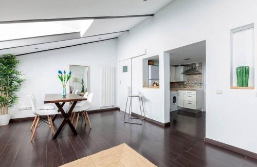 Centro Apartment | Modern top floor loft at Malasaña's heart