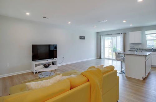 Cartersville House | Modern Townhome w/ Patio 7 Mi to Dtwn Cartersville