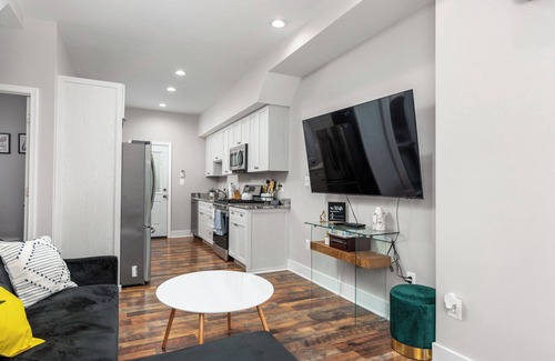 Shaw House | Modern Townhome with AC in the heart of Washington Shaw/Logan Circle