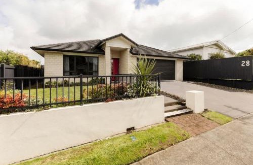 Rewa House | Modern Townhouse In Strandon - comfort and style
