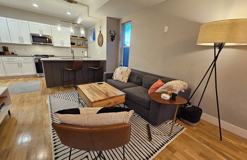 Sloan Lake House | Modern Townhouse Near Sloan Lake w/Rooftop and Workspace. Central to Everything.