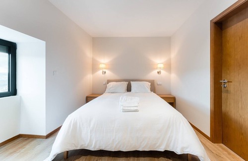 Fareja Apartment | Modern tranquility in Gémeos