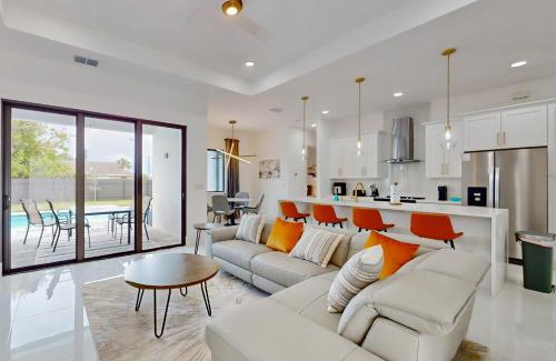 Diplomat House | Modern Tropix
