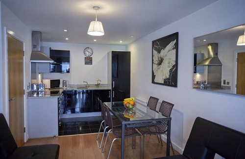 Peninsula Condo | Modern two bedroom apartment near O2 and Excel Ref:077