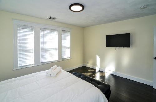 Stoneham Apartment | Modern Two Bedroom Condo - Boston
