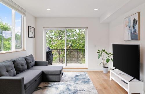 Columbia City Apartment | Modern two story townhouse near light rail