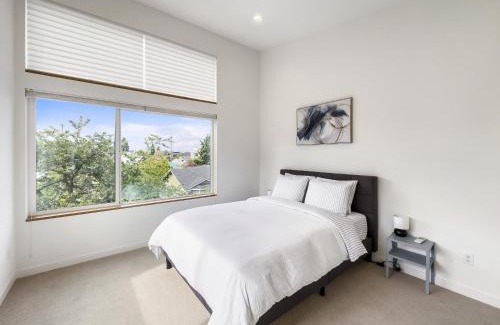 Columbia City Apartment | Modern two story townhouse near light rail