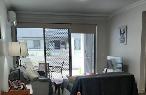 Campbelltown Apartment | Modern Unit