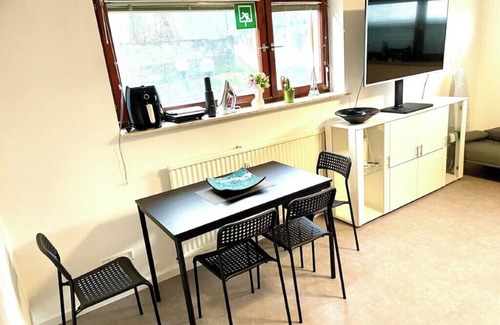 Magstadt Apartment | Modern Urban Studio Apartment S-bahn 27qm for 6 Near Mercedes Benz Sindelfingen