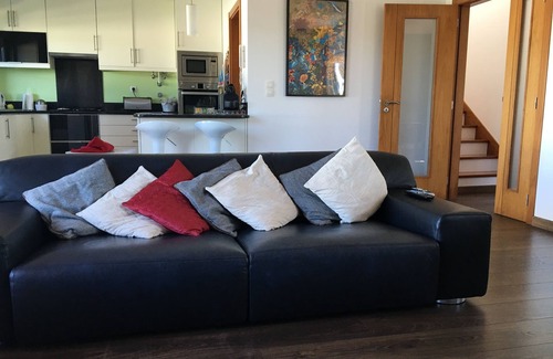 Sao Pedro da Cadeira Villa | Modern villa near Ericeira with pool and sea view
