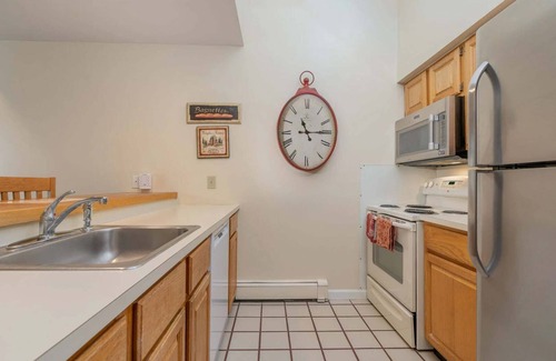 West Hartford Condo | Modern Village, Community Pool | Newton Village 1C