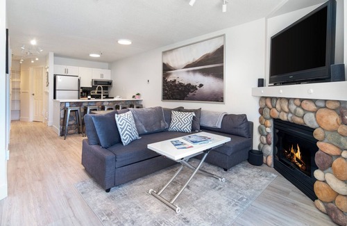 Whistler Condo | Modern Village Condo – Steps to Shops & Lifts
