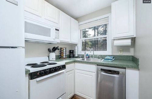 Winnisquam Condo | Modern Waterfront Condo with Views and Lake Access
