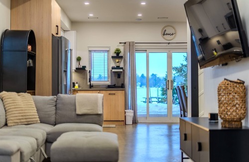 Washago Cottage | Modern Waterfront Hideaway: Casa Del Capo; A Peaceful Vrbo Escape