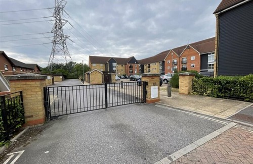 West Thurrock Apartment | Modern Well Presented Apartment close to the City