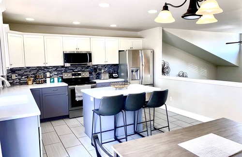 Billings House | Modern West-End Haven