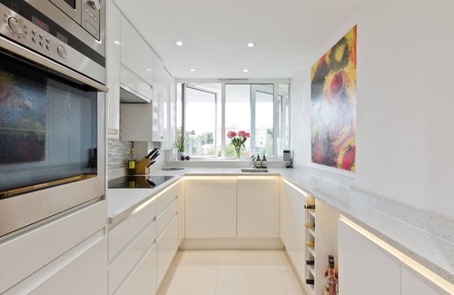 Vincent Square Apartment | Modern Westminster Flat with Balcony Views, Walk to Big Ben & West End