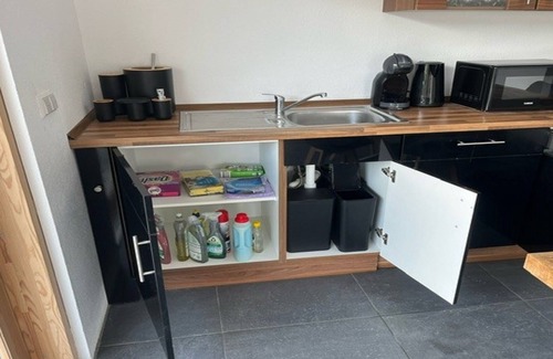 Singen Apartment | Moderne Ferienwohnung, Platz für 6 Gäste - 2 Schlaf-/Wohn-/badezimmer, Terrasse