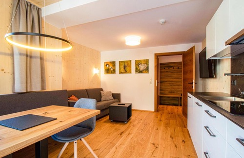 Rifenal Apartment | moderne Ferienwohnung in Zams