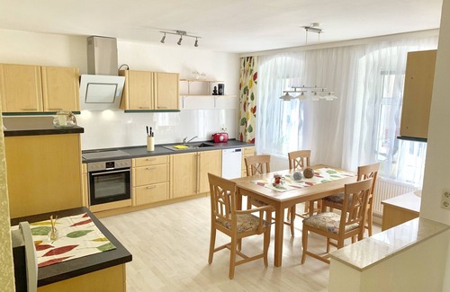 Grimma Apartment | Moderne Ferienwohnung mit 2 Schlafzimmern, Küche und Bad